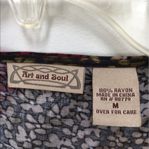 ART and Soul button down blouse. - Picture 5 of 5